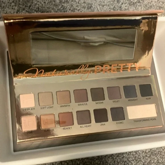 NWOT IT Cosmetics Naturally Pretty Palette Vol. 1 Matte - Picture 2 of 5